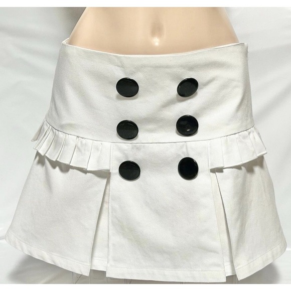 VENUS Dresses & Skirts - Venus Pleated Ivory Mini Skort Skirt Contrast Black Buttons Size Preppy Size 4